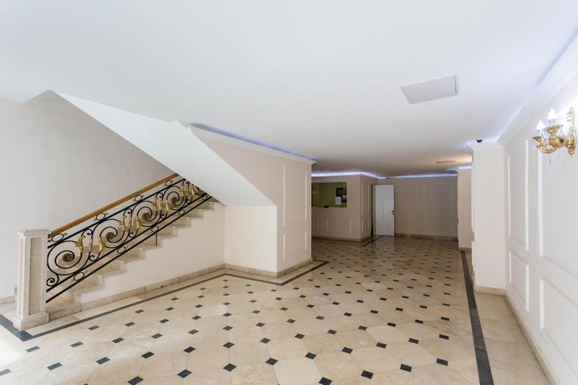 5bd-5bth In Center Apartment