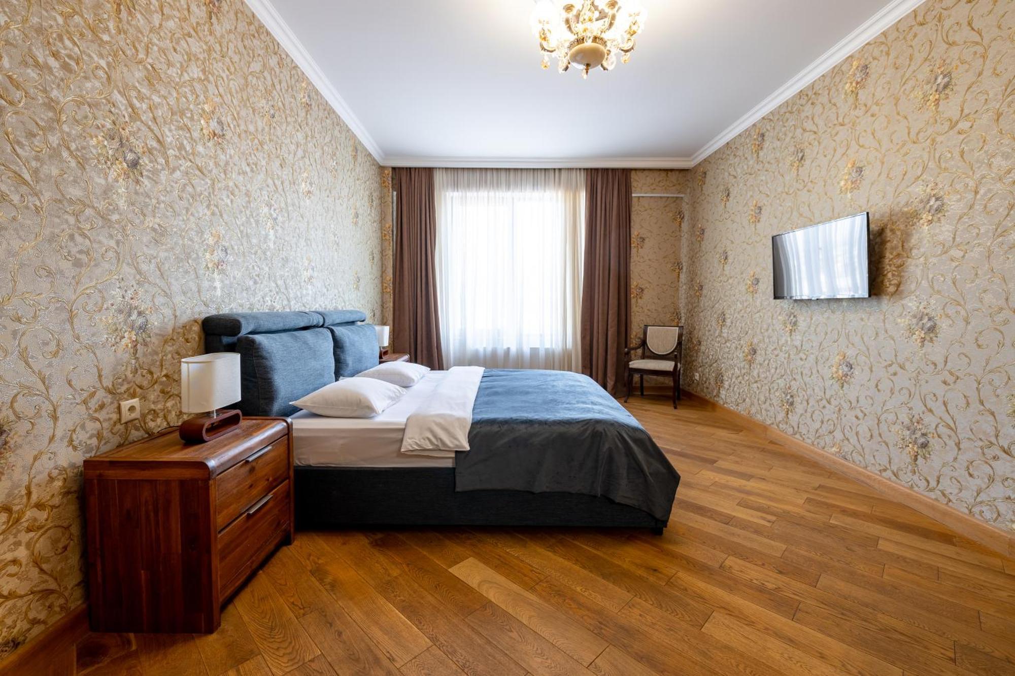 5bd-5bth In Center Apartment Tbilisi