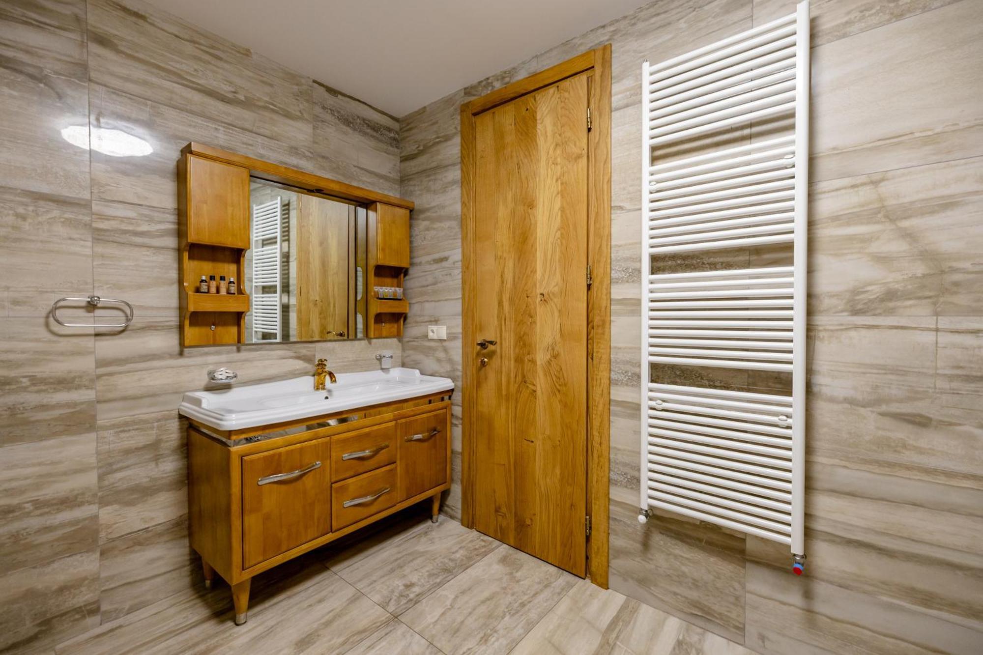 5bd-5bth In Center * Tbilisi