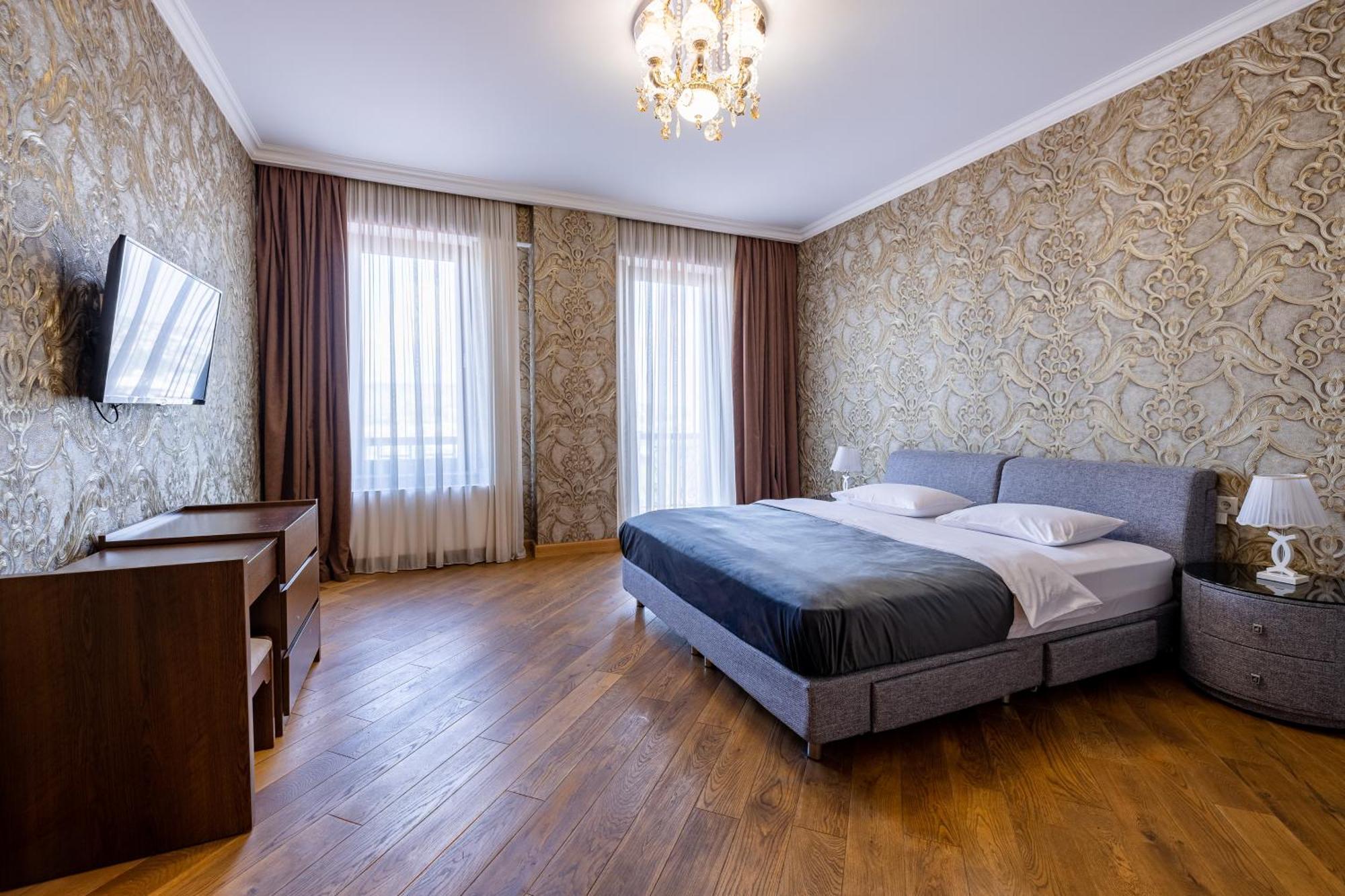 Apartment 5bd-5bth In Center Tbilisi