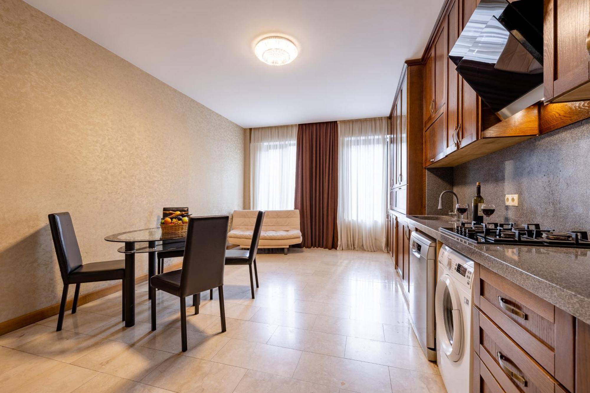 5bd-5bth In Center *