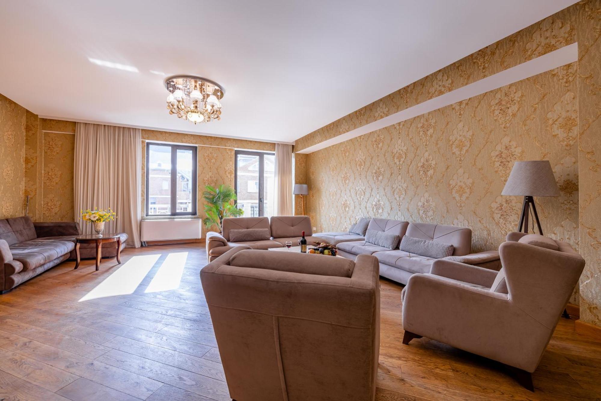 5bd-5bth In Center Tbilisi
